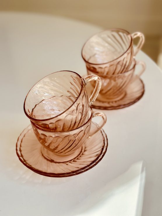 Vintage Rosaline Swirl Arcoroc Kop en Schotels 3